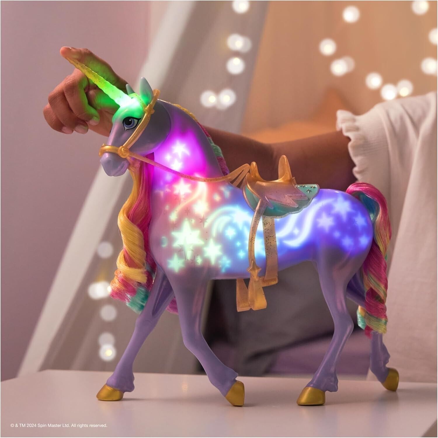 Unicorn Academy, Interactive Rainbow Light-up Wildstar Unicorn Toy with Lights,