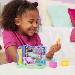 Gabby's Dollhouse 6064149 Purr-ific Play Room with Carlita Car, Accessories