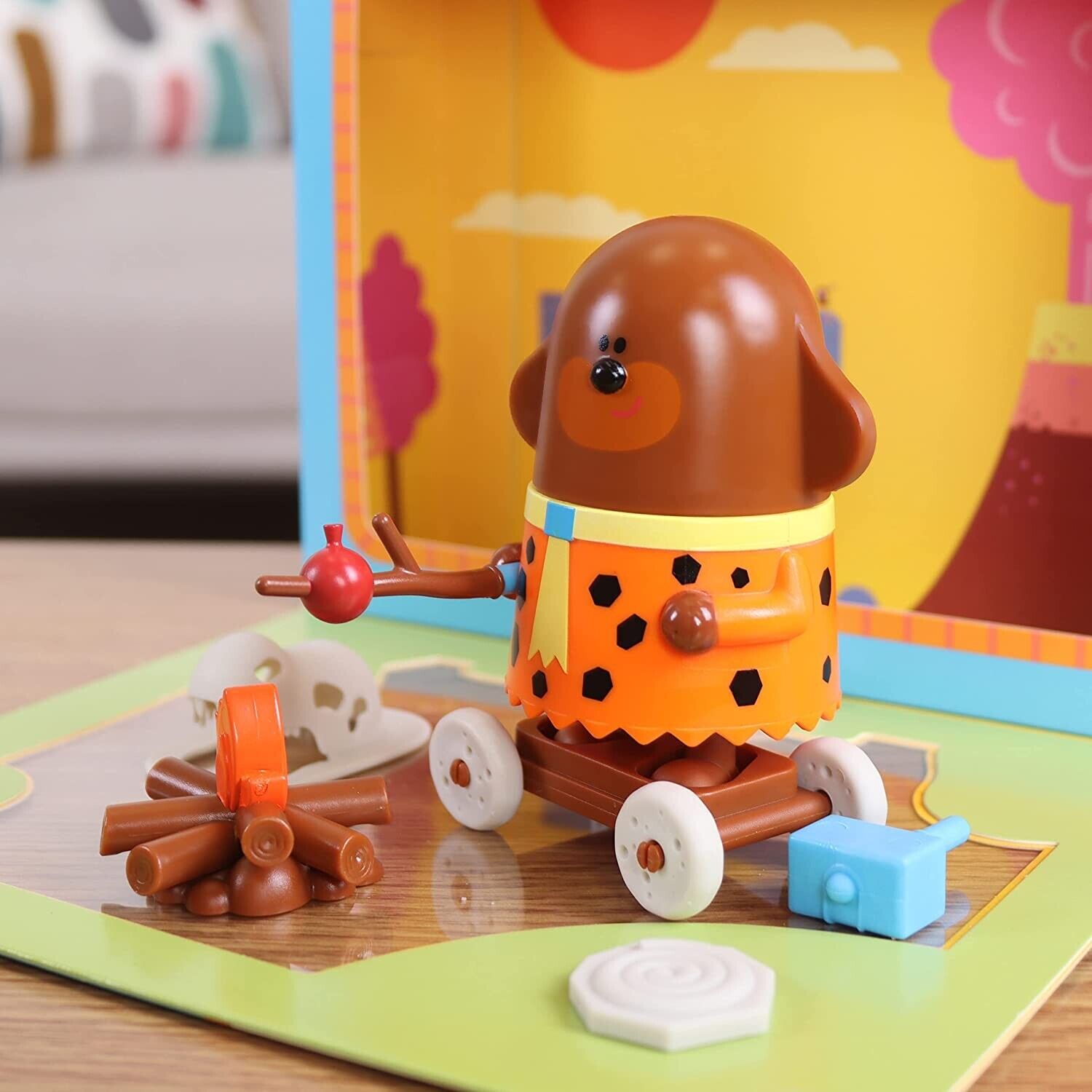 New Hey Duggee Take & Play Set - Dinosaur Theme w/ Caveman Duggee Figure